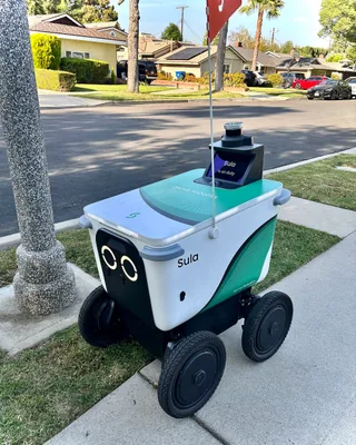 Serve Gen3 by Serve Robotics